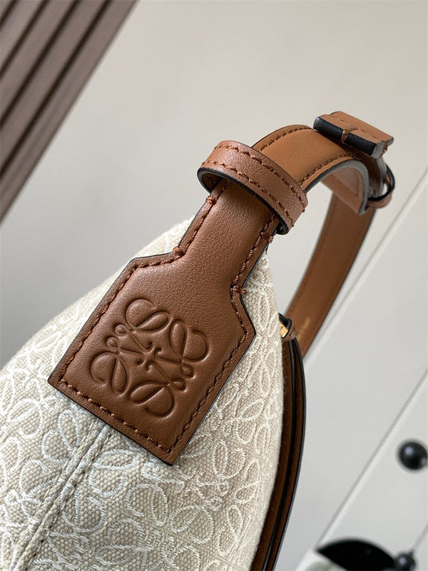 Ziva's Charm handbag – interior view (21cm*17cm*13cm)
