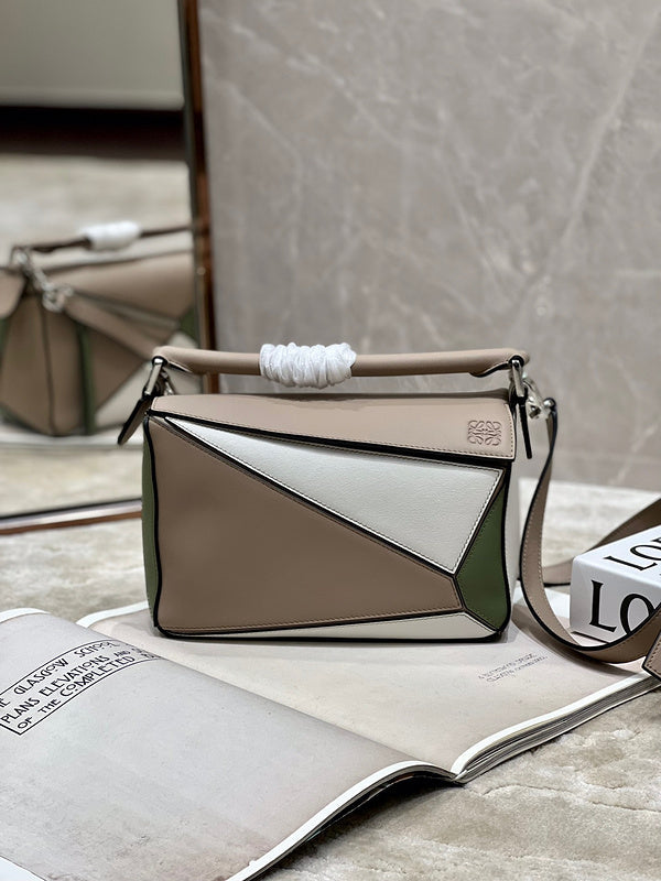 Ziva's Charm handbag – full view (18cm*12.5cm*8cm)