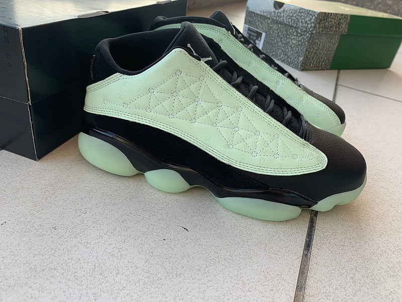 Nike Men's & Women's Designer Lifestyle Shoes — Style 224 close-up view