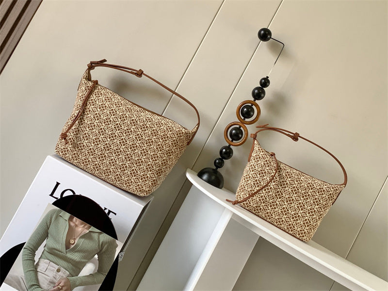 Ziva's Charm handbag – full view (21cm*17cm*13cm)