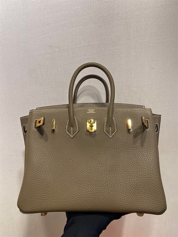  Minimalist carryall bag front view