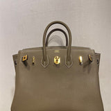  Minimalist carryall bag front view