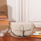  Minimalist shoulder bag front view