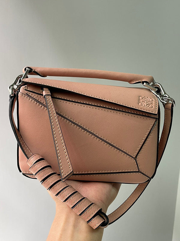 Ziva's Charm handbag – back view (12.5cm*18cm*8cm)