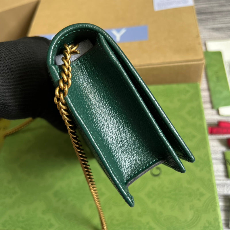 Top view of everyday-luxe modern women's handbag – women's luxury accessory