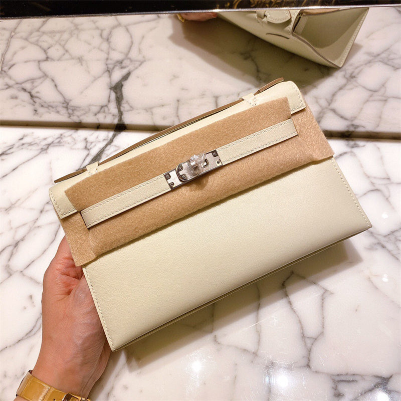  shoulder bag interior and compartment view 45