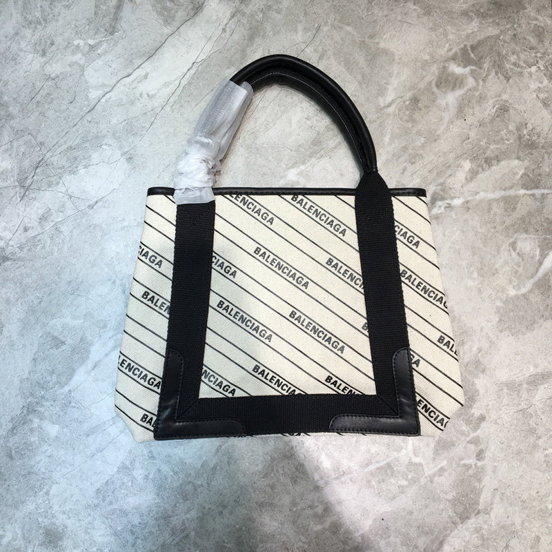 Timeless Premium PU Leather Handbag - Versatile Everyday Design | Women's Premium Handbag #765 - close-up detail shot (image 3) of designer-inspired handbag