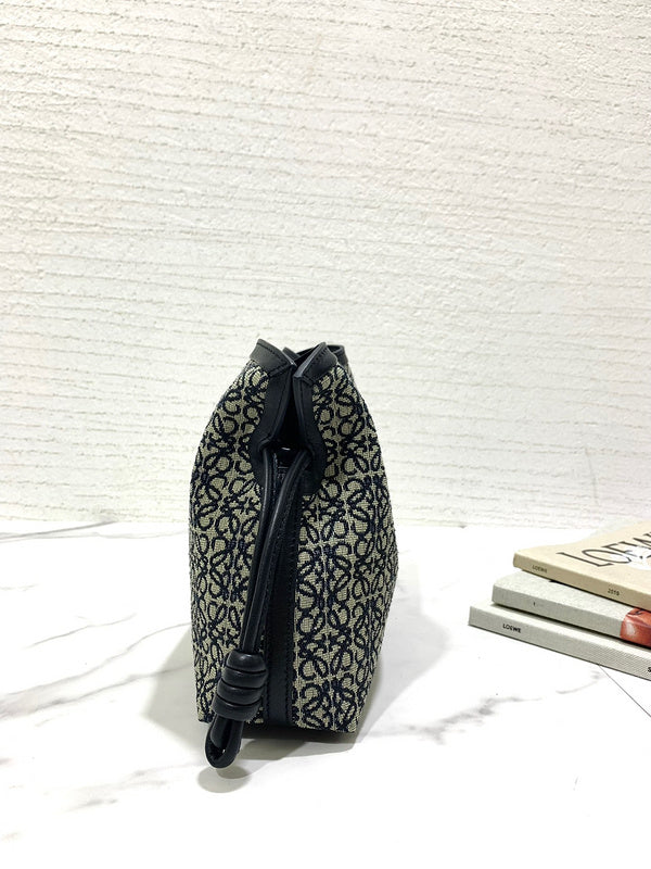 Ziva's Charm handbag – interior view (23.5cm*18cm*9cm)