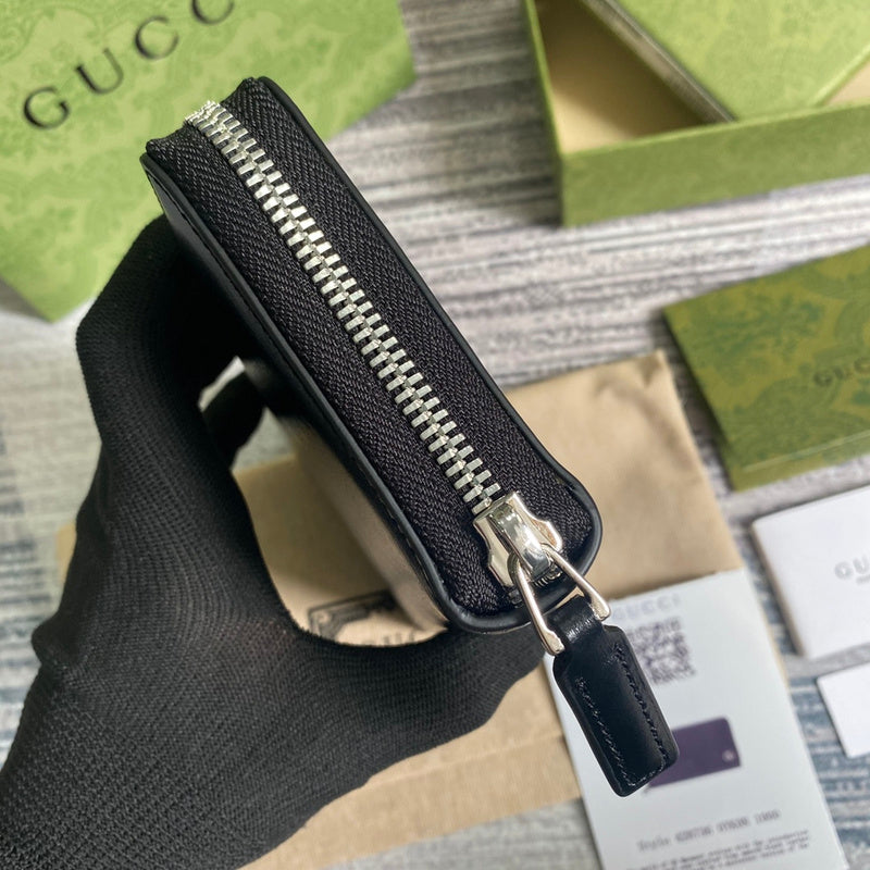 Side profile of modern polished women's handbag – women's luxury handbag