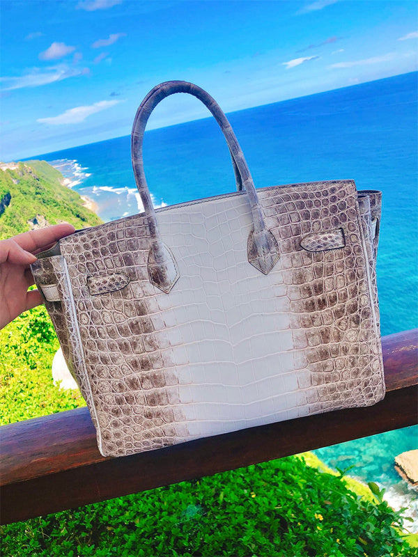  Smart structured bag carried on shoulder