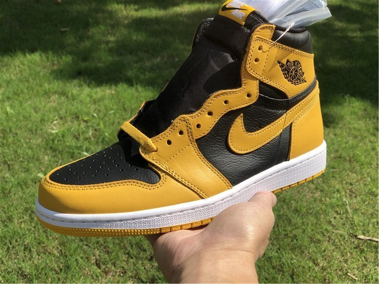 Nike Men's & Women's Designer Low-Top Shoes — Style 161 front view