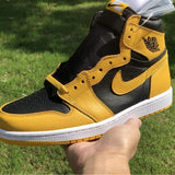 Nike Men's & Women's Designer Low-Top Shoes — Style 161 front view