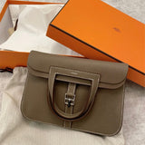  clean-lined shopper bag detail view showing craftsmanship 8