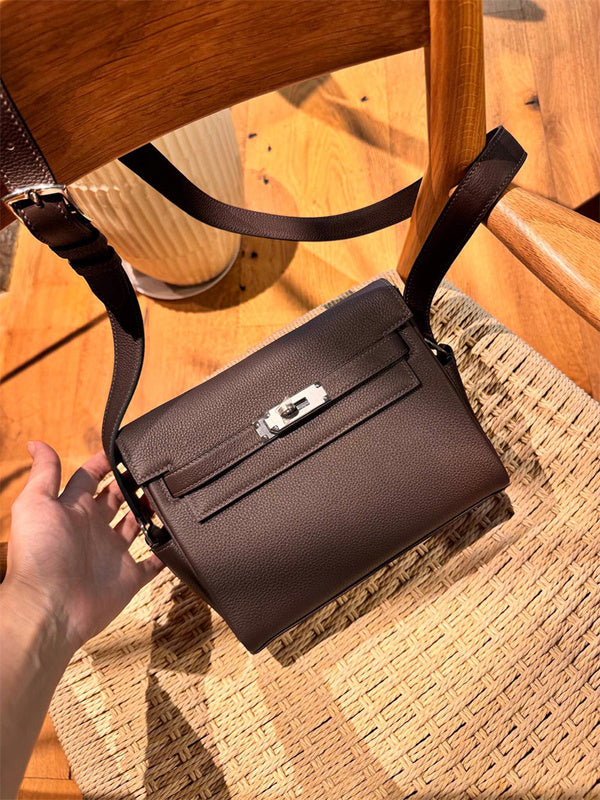 Fluid handbag styled for everyday wear