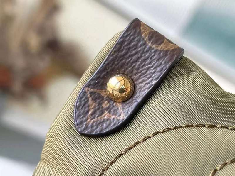 Back view of polished modern women's handbag – women's everyday handbag