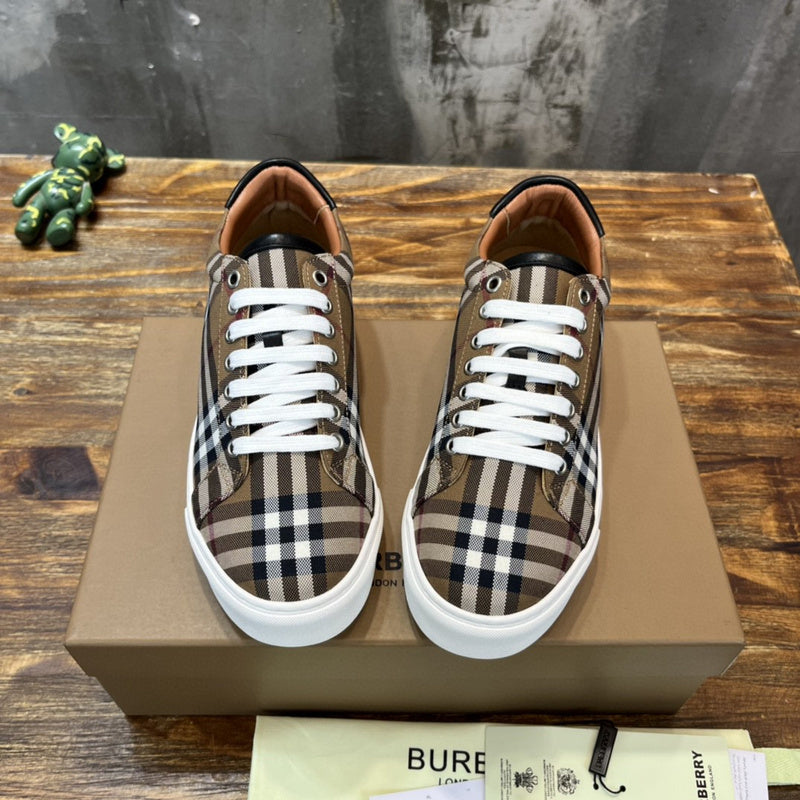 Burberry shoes Style 290 - packaging and accessories