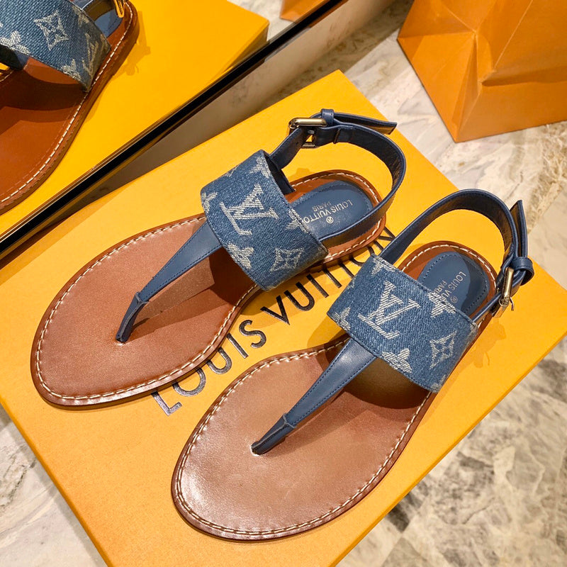 Back view of Louis Vuitton luxury piece style No.077