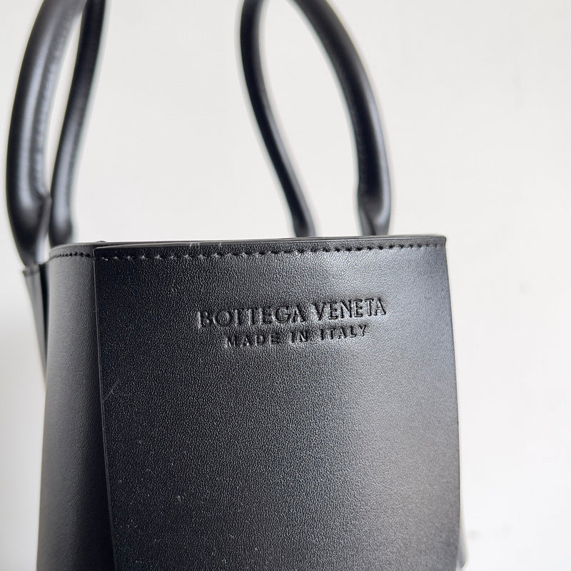 Refined Vegan Leather Handbag - Everyday Elegance | Women's Premium Handbag #1574 - texture close-up (image 9) of designer-inspired handbag