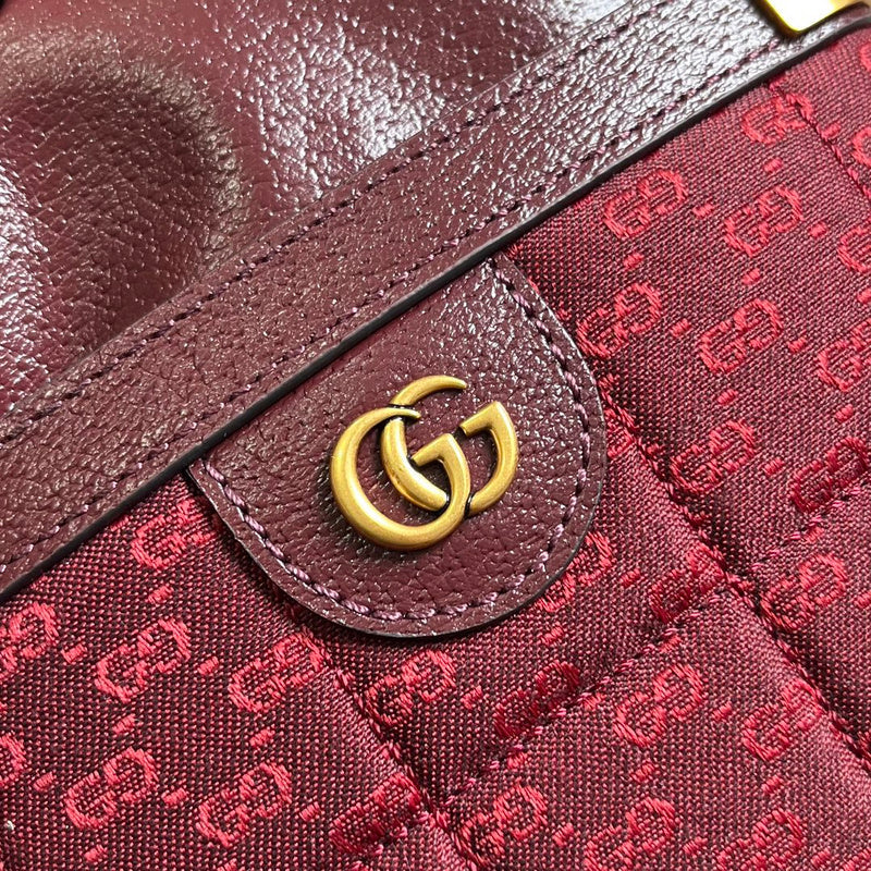 Handle and strap detail of classic everyday-luxe women's handbag – women's luxury handbag