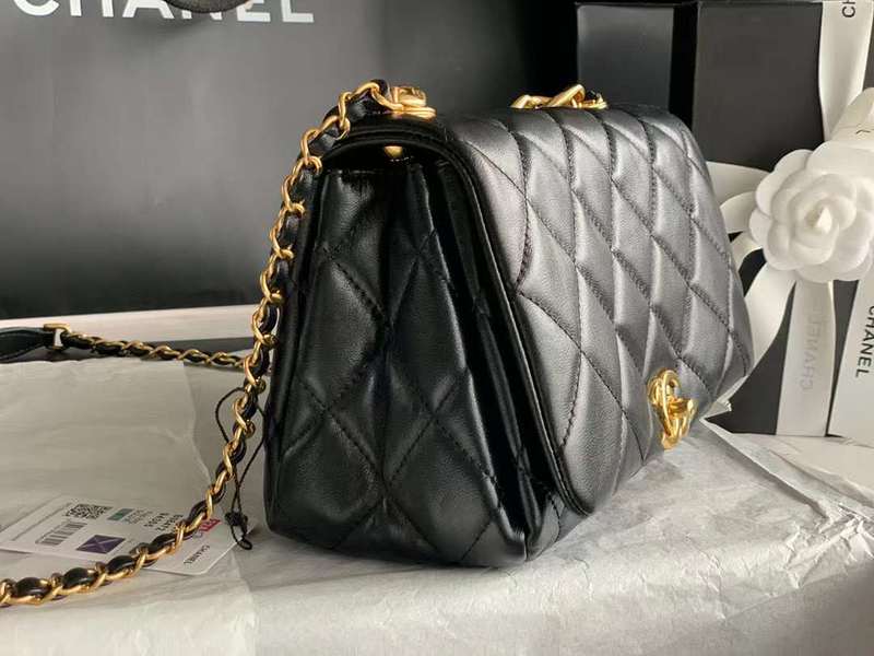 Zivas Charm Effortless Sophistication Everyday Handbag (Considered Detail & Form) – Styled Look