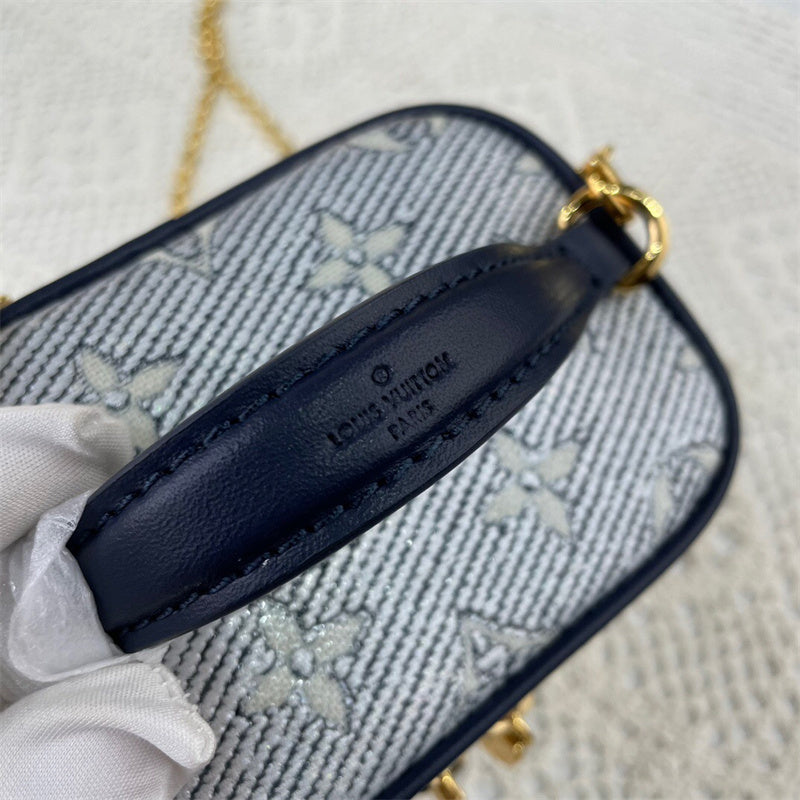  effortless crossbody bag detail view showing craftsmanship 8