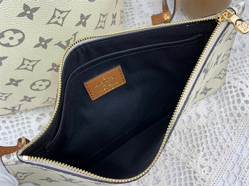  carryall bag interior and compartment view