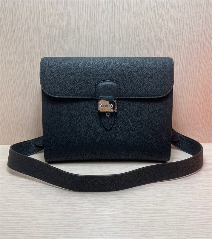  top-handle bag interior and compartment view