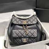Zivas Charm Modern Minimalist Look Luxury Handbag (Contemporary Shape Language) – Close-Up Detail