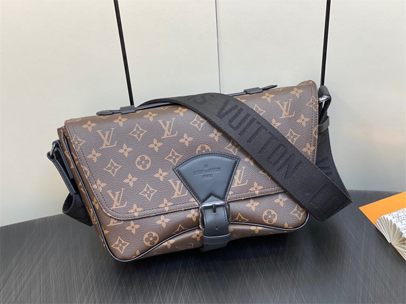  Chic tote bag carried on shoulder 10