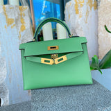  shopper bag interior and compartment view 9