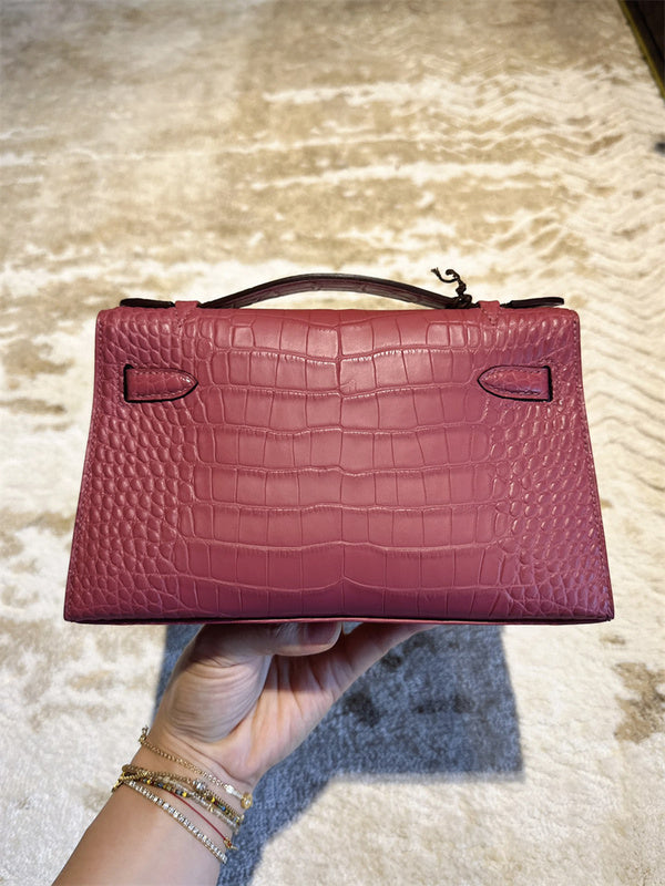  Statement everyday bag front view 13