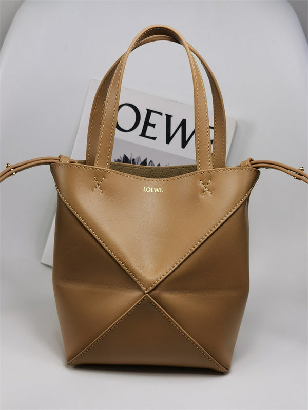 Ziva's Charm handbag – back view (16.5cm*9.5cm*20cm)