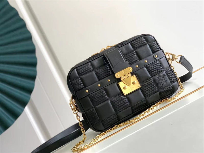  clean-lined everyday bag detail view showing craftsmanship 38