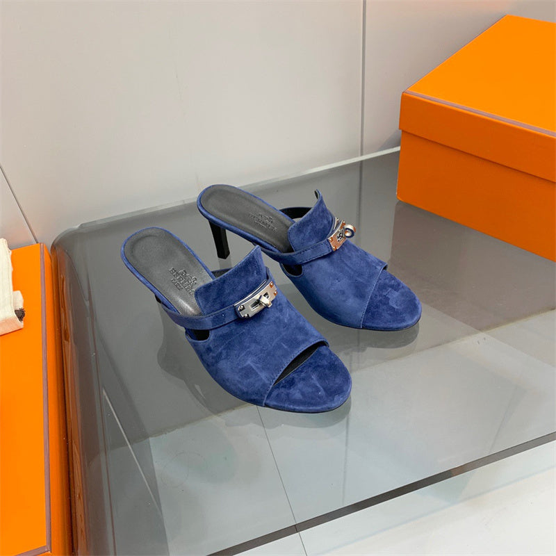 Hermès Black Bow-Detail Flats - Detail Shot of Craftsmanship