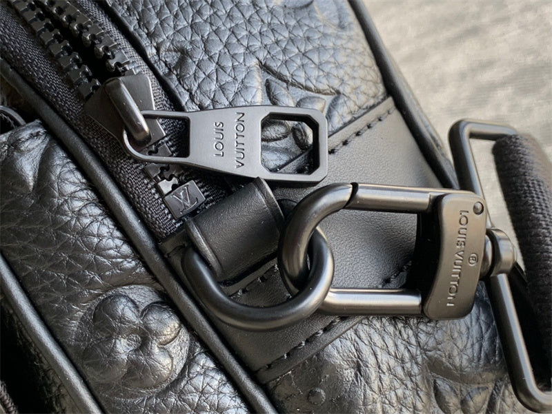  Smart everyday bag carried on shoulder