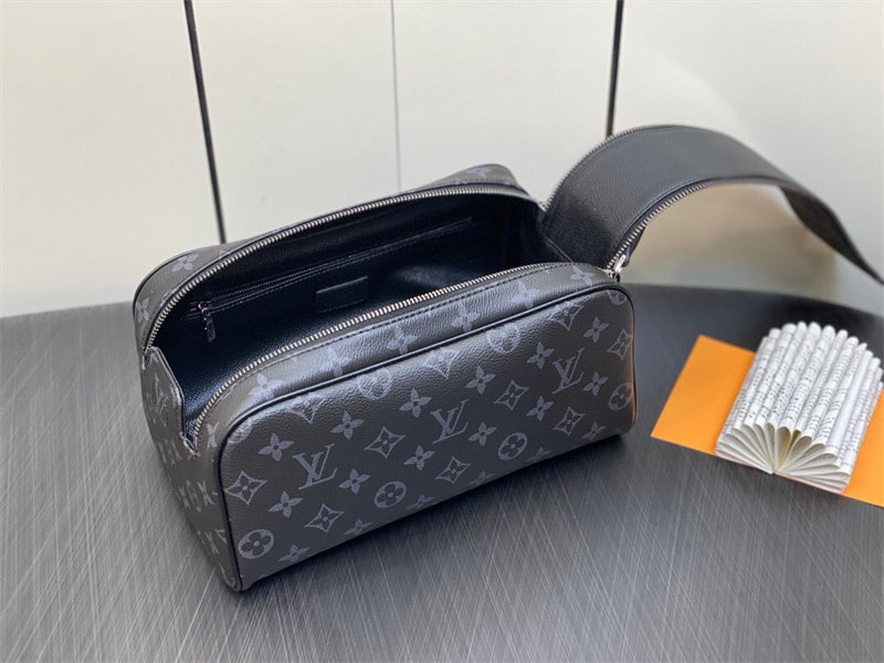  crossbody bag interior and compartment view 9