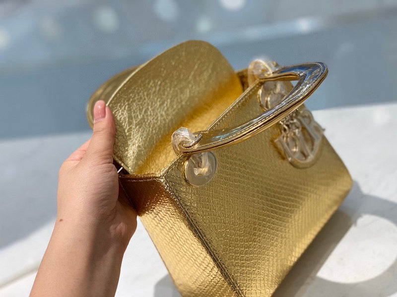 Handle and strap detail of polished sleek women's handbag – women's premium purse