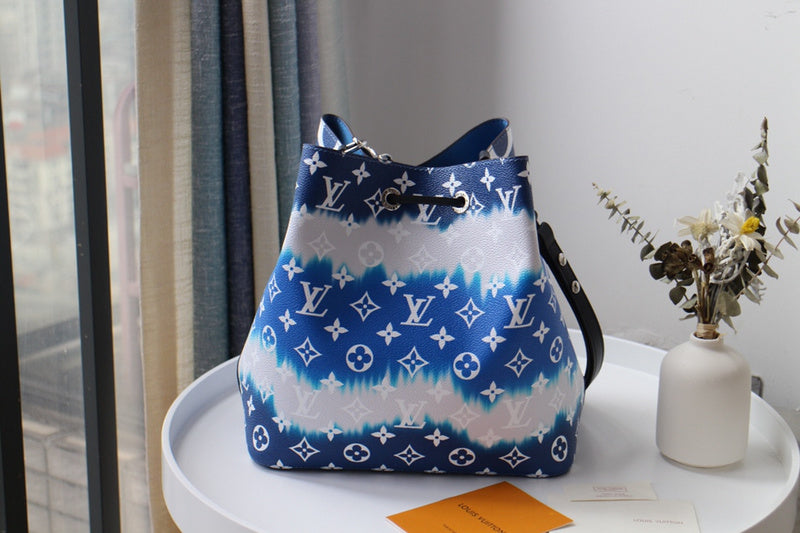 Front view of structured modern women's handbag – women's everyday handbag
