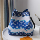 Front view of structured modern women's handbag – women's everyday handbag