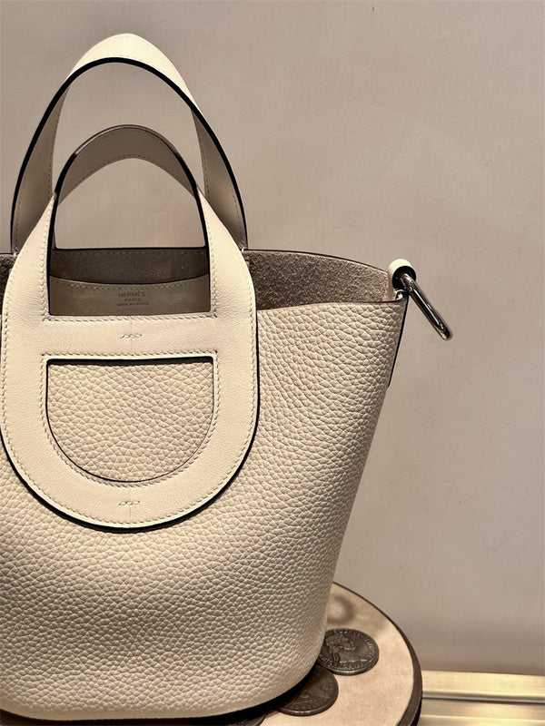 handbag interior and compartment view 9