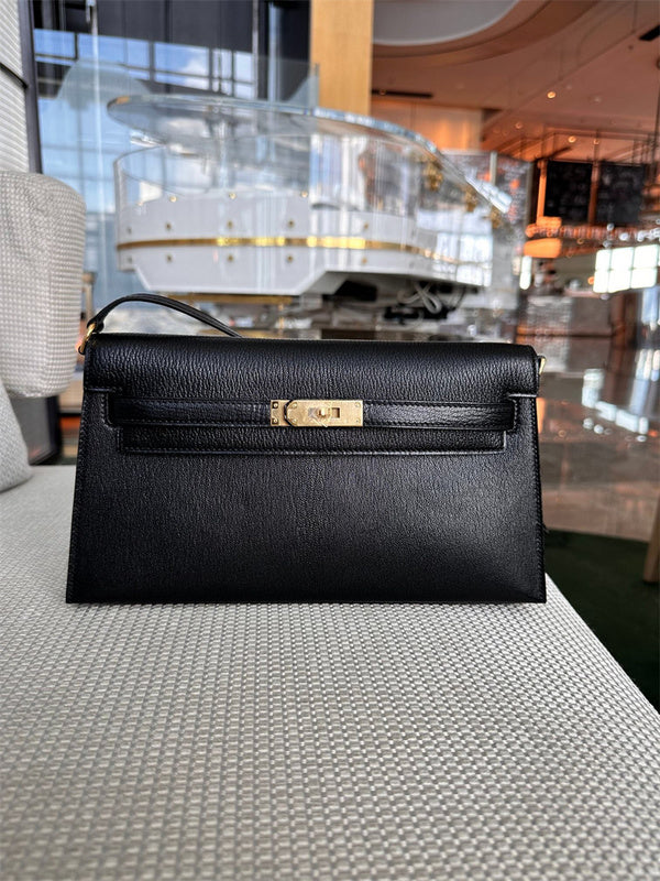  satchel close-up of hardware and finish 11