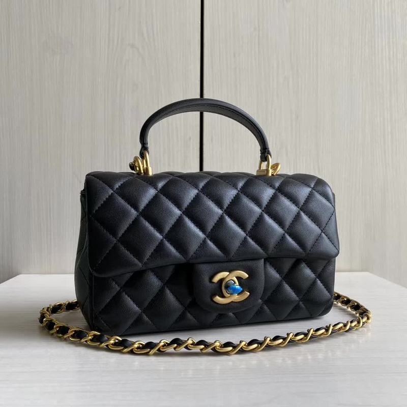  women's handbag, mid design, view 1