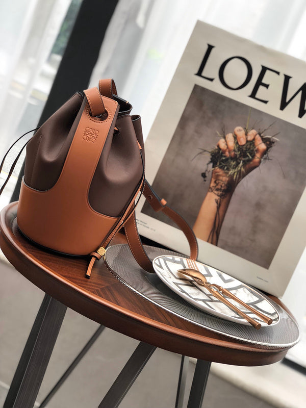 Ziva's Charm handbag – detail view (18cm*25cm*13.5cm)