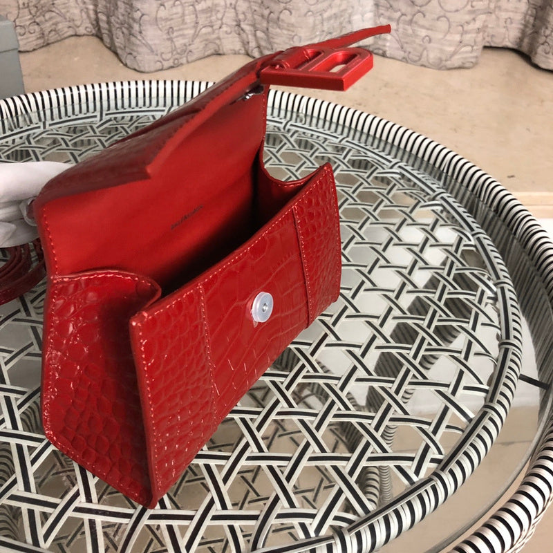 Front view of statement everyday-luxe women's handbag – women's everyday handbag