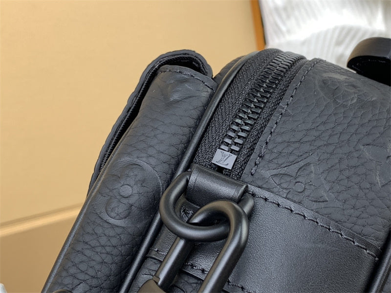  signature everyday bag detail view showing craftsmanship 20