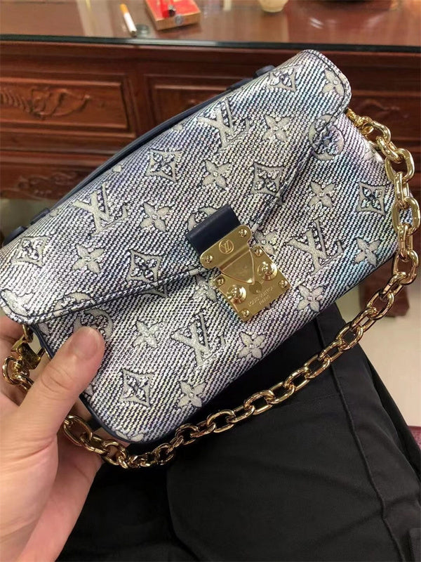  modern carryall bag styled with outfit 18