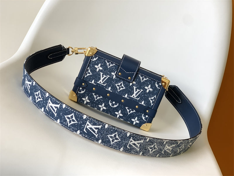  Everyday shoulder bag carried on shoulder
