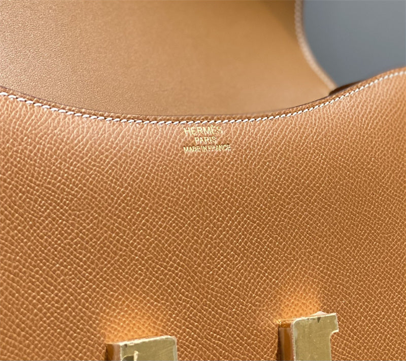 Side view of streamlined structured handbag