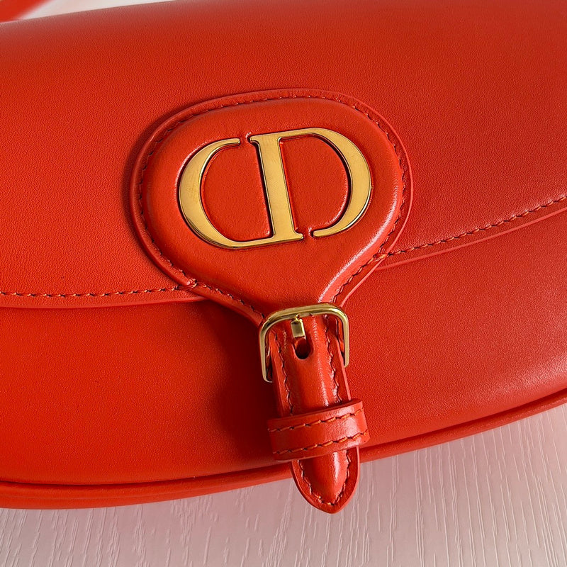 Handle and strap detail of premium sleek women's handbag – women's luxury accessory