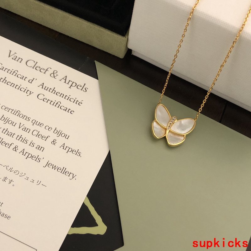 Front view of Van Cleef & Arpels unisex jewelry piece